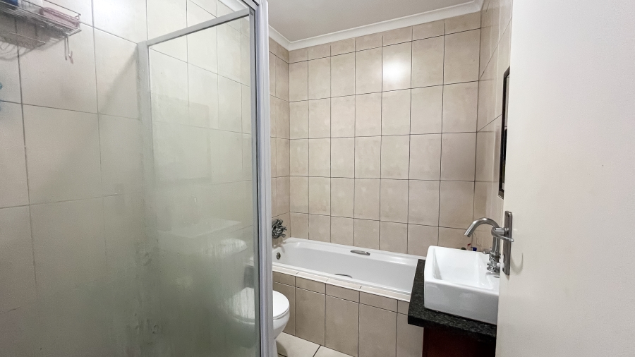 2 Bedroom Property for Sale in Muizenberg Western Cape